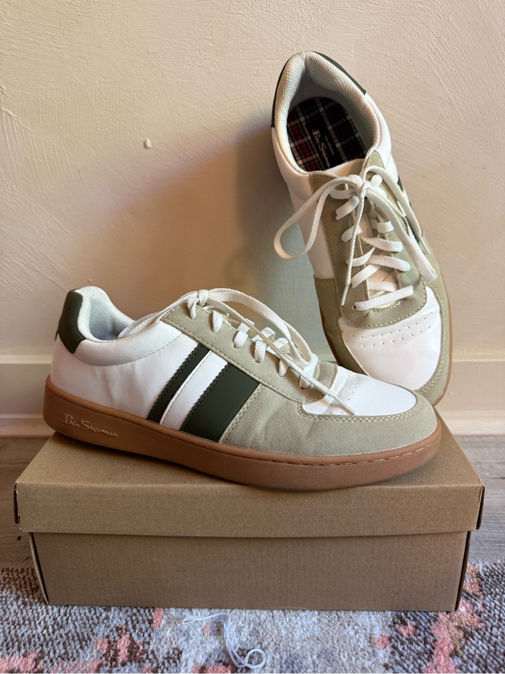 Ben Sherman White & Olive Low-Top Sneakers